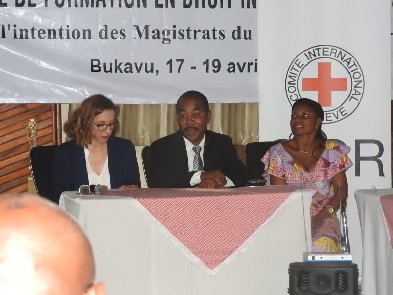 julie, vice-gouv et ministre justice