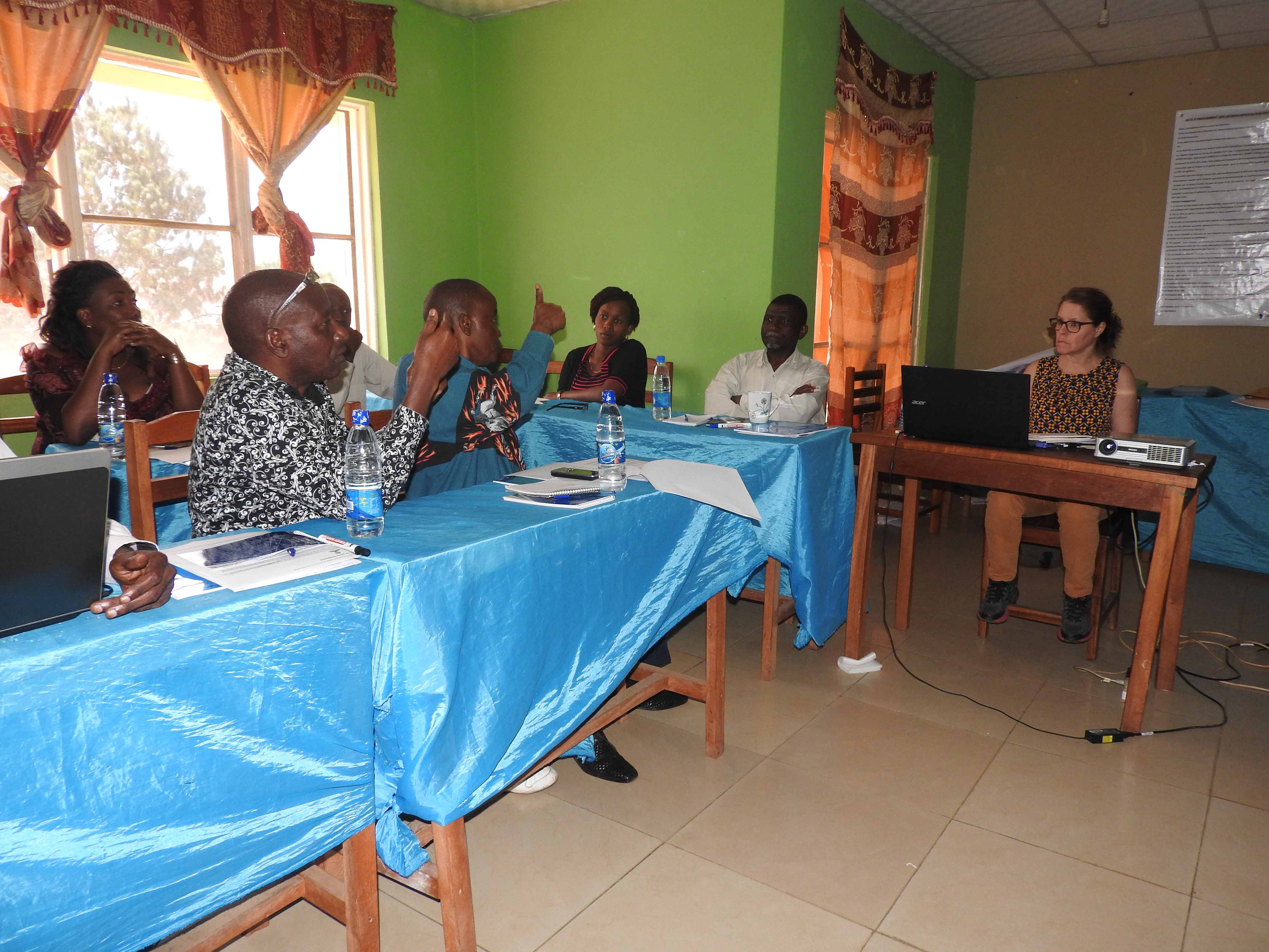 Bukavu : 10 formateurs de l’ETJ en formation avec Michèle Ouimet du journal La Presse du Canada
