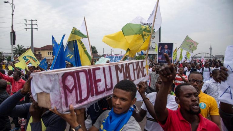 A DIEU ACHINE A VOTER MARCHE OPPOSITION