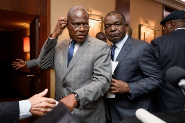 1171497-le-candidat-commun-de-l-opposition-de-rdcongo-a-la-presidentielle-martin-fayulu-a-gauche-le-11-novem