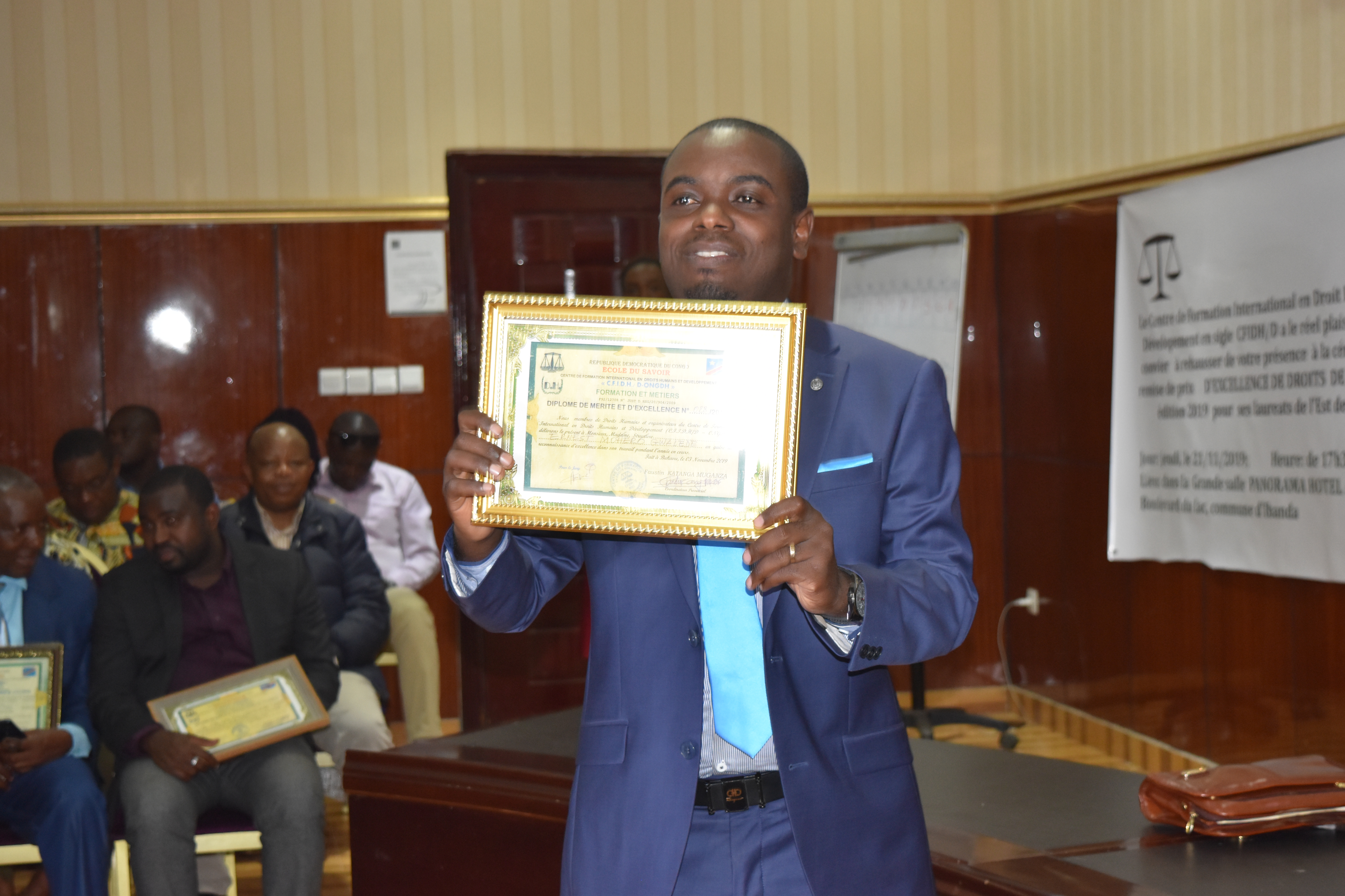 Sud-Kivu : L’engagement dans la promotion des droits de l’enfant vaut un prix d’excellence à Ernest Muhero