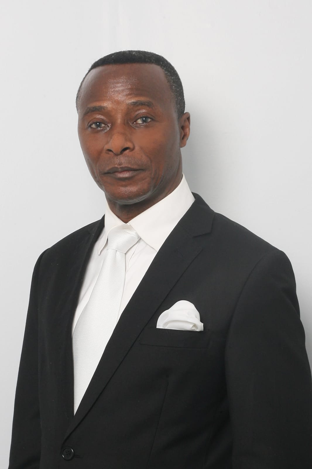 RDC : Armand MAVINGA TSAFUNENGA  condamne les massacres agencés dans l’Est du pays et décourage le projet de sa balkanisation  dans son ouvrage « Sombritude et Justice »