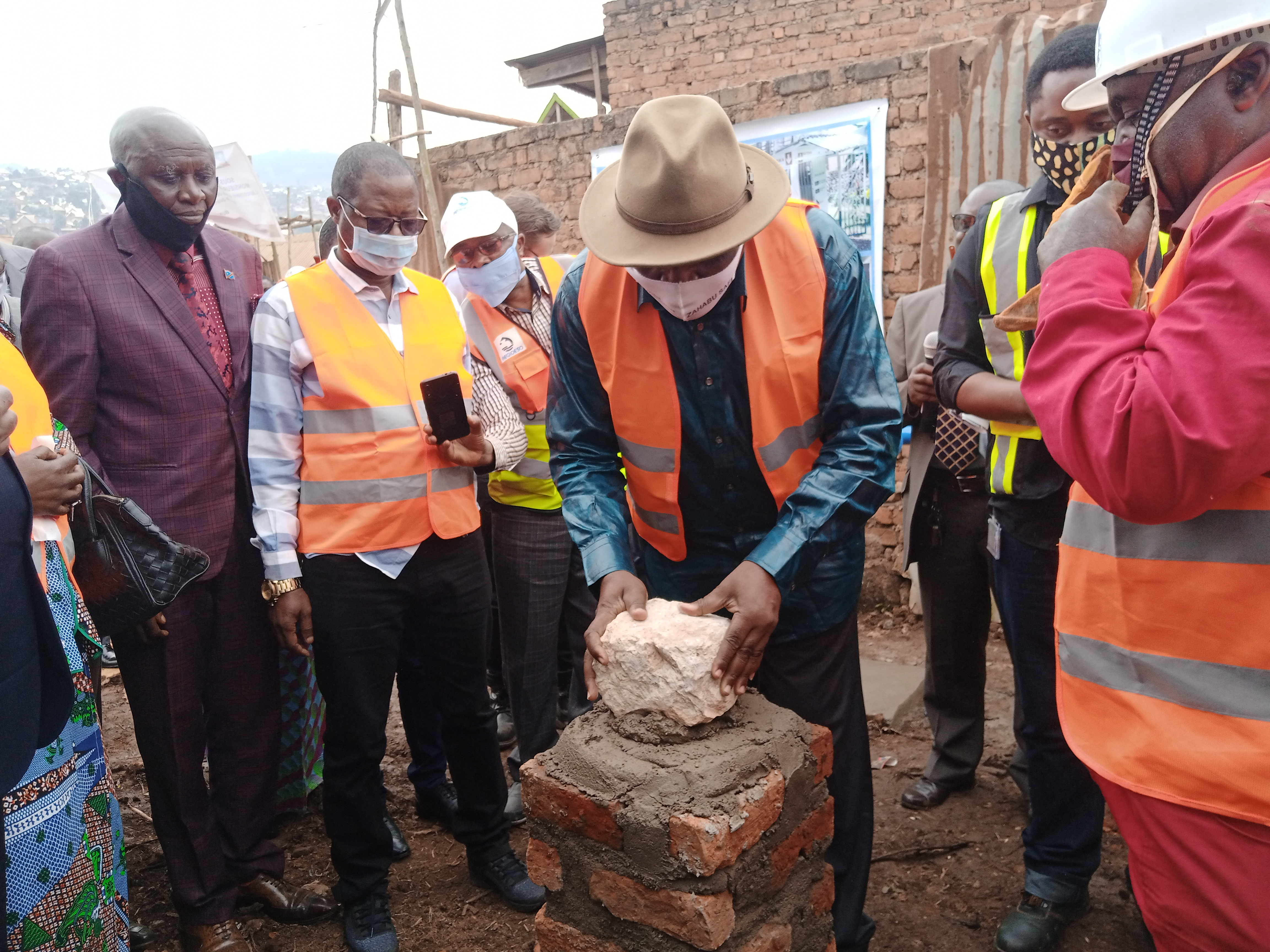 Sud-Kivu : Pose de la première pierre pour la construction de 90 bornes fontaines à Panzi