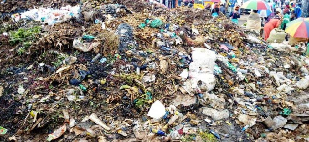 Bukavu: Un ultimatum de deux semaines accordé au comité syndical du marché Nyawera pour évacuer les déchets