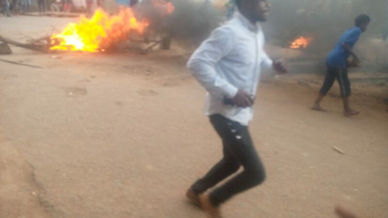 Bukavu-Urgent : La route vers limanga barricadée par la population en colère