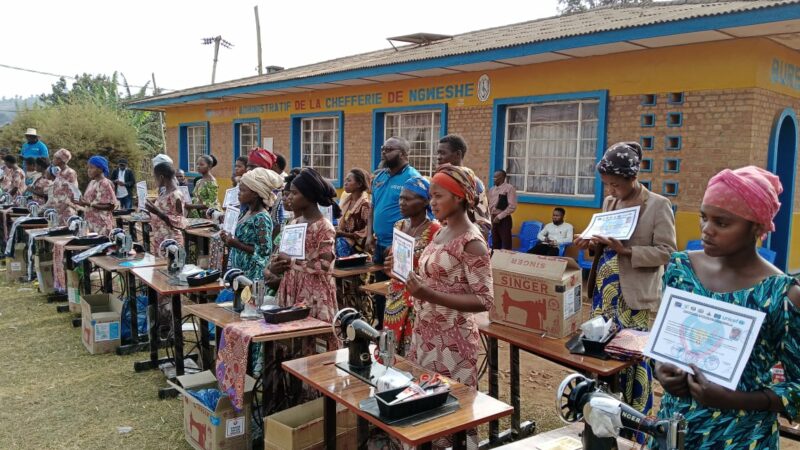 Sud-Kivu : Unicef octroi des kits de réinsertion socio-économique aux jeunes filles adolescentes et PVH de Walungu