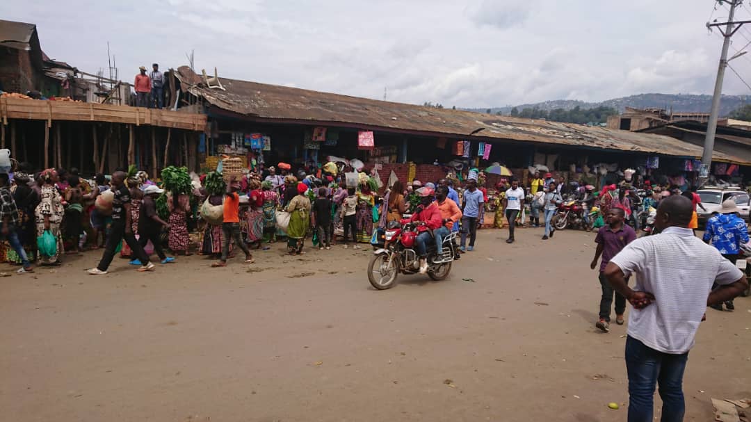 Bukavu : Paiement de 14000 FC pour identification, les avis des vendeurs du marché Nyawera mitigés