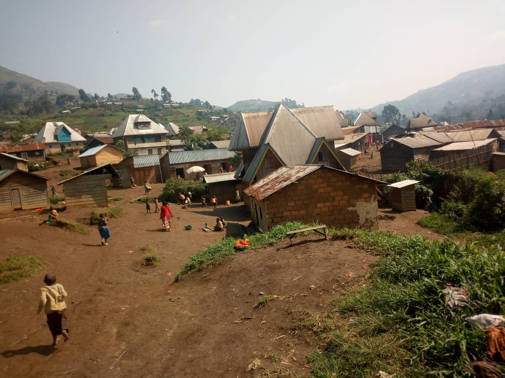 Vive tension à Kalehe : Des Bureaux étatiques incendiés par la population en colère à Shanje