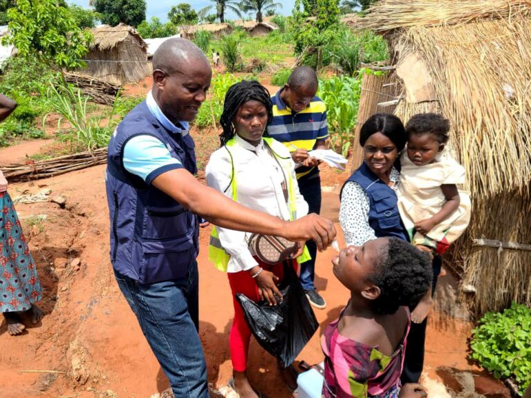 Vaccination-orale-cholera-dans-le-village-de-Kifungo-zone-de-sante-de-Kalemie-dans-la-province-du-Tanganyika-au-sud-est-de-la-RDC--1