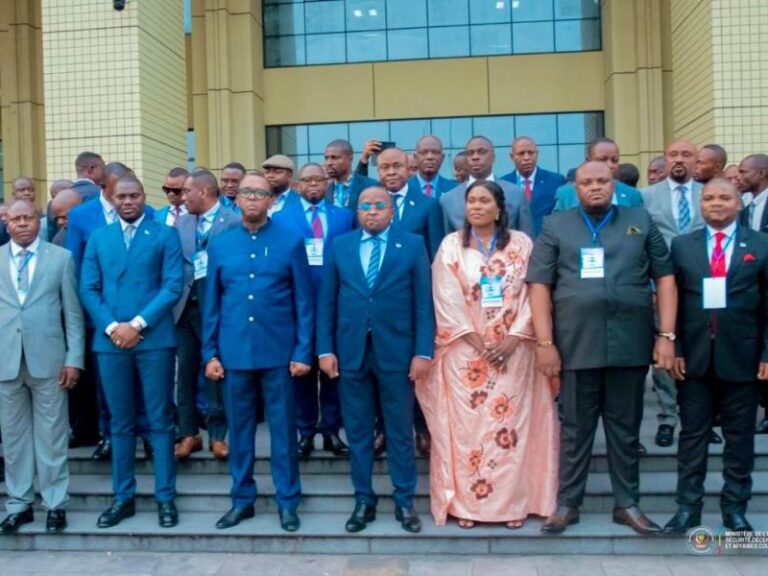 Jacquemin Shabani avec les gouverneurs des provinces (1)