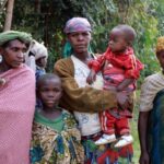 Trois-femmes-autochtones-Batwa-en-Uganda-e1740668224188