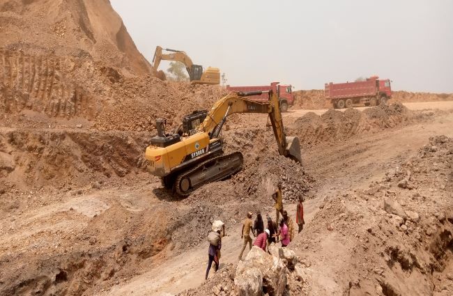 Decouverture-d-une-mine-artisanale-a-Kawama